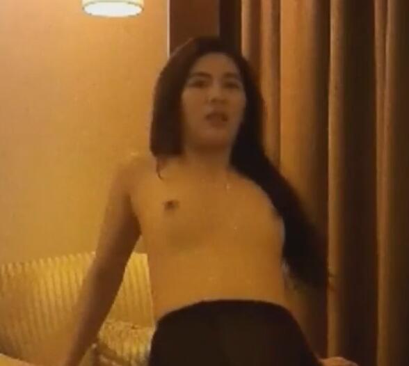 黑丝女店主难敌猛男攻势 狂野交合瞬间瘫软求饶