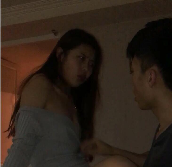 精瘦男激战丰乳女友 高难度体位榨干最后一滴