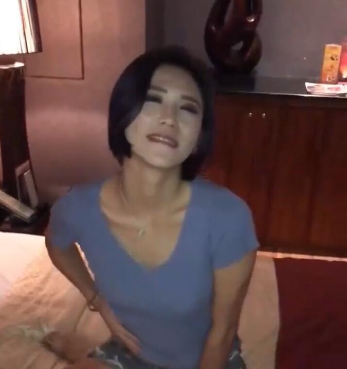 偶像与狂热粉的隐秘调教，沉沦禁忌快感的危险游戏