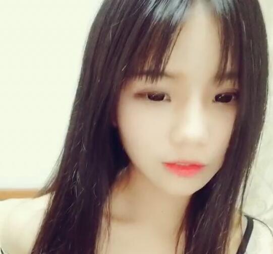 表哥修手机竟被湿身表妹突袭 维修间激情一发不可收拾