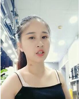 奶茶店打烊后 饥渴店员吧台激情交缠 欲火难耐