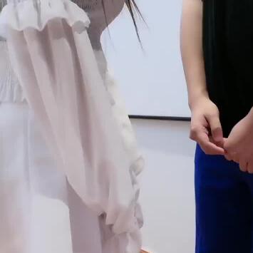 零零後校花夜襲體院猛男 教室激情難擋制服誘惑