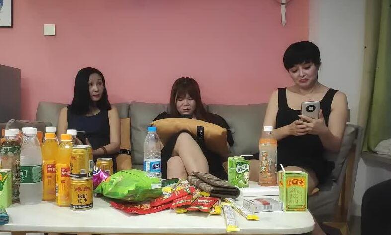 09-13三位熟女富婆的禁忌狂歡夜 激情群戰解放慾望
