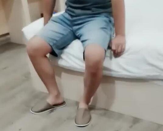 酒店维修工被直播勾引 激情性爱全记录
