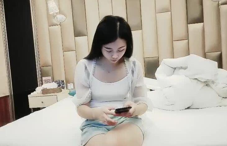 09-24文员气质青年与老婆姨姐激情探花实录