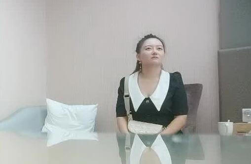 利哥探花09-28丰满贵妇激情约战 熟女诱惑湿身挑逗