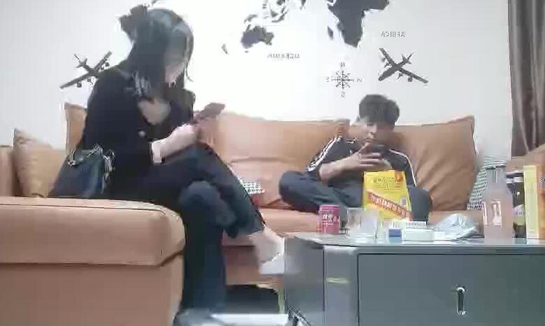 凡哥10-08饥渴寡妇丰满肉体激烈撞击 深夜独居难耐