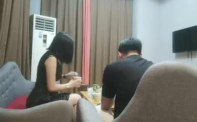 山鸡优选08-16 轻熟女酒店激情夜战 高跟黑丝诱惑直击