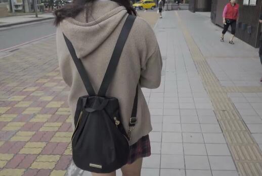 放学后的清纯校花被土豪大叔盯上强行开发