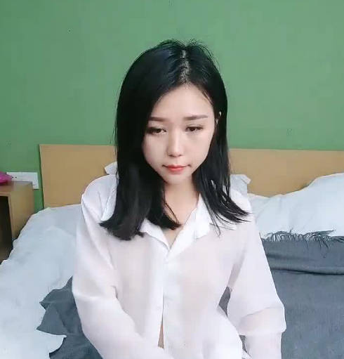清纯女友与男友激情缠绵实录 娇喘连连湿身诱惑