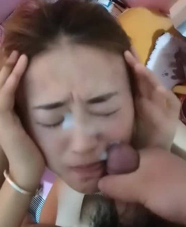 深夜借宿突袭颜射 女同学羞耻满脸白浊