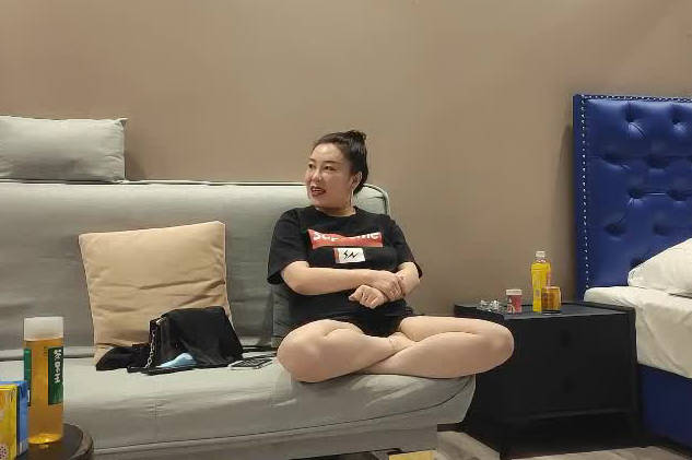 出租房里的熟女诱惑，老阿姨的激情夜生活