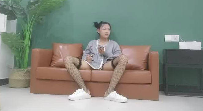 乡村寻花10-19哪吒头清纯小妹田间激情释放