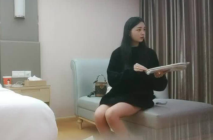 利哥寻花12-08高挑外围女激情夜战 长腿诱惑制服play
