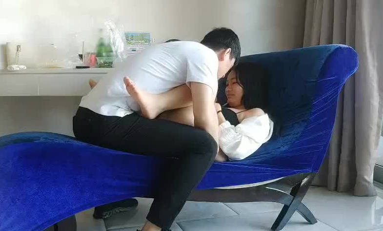 网聊少妇见面拒玩硬上弓 强行深入直捣花心