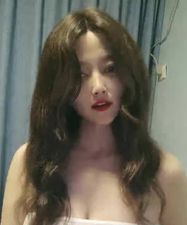 E罩杯性感人妻勾引粉丝激情缠绵 湿身诱惑难抵挡