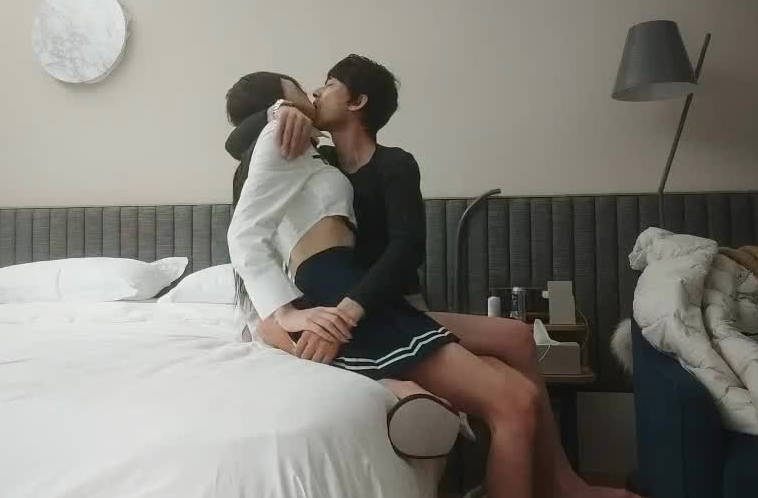 利哥尋花01-23 水手服學妹辦公室偷歡 濕身誘惑老闆失控硬上