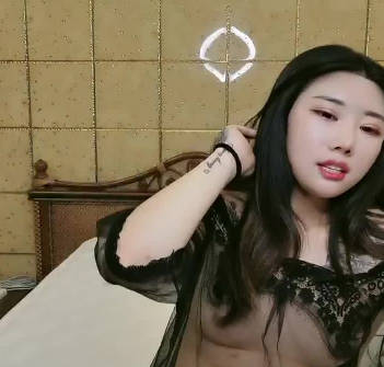 饥渴姐姐被男友持久征服两小时疯狂缠绵