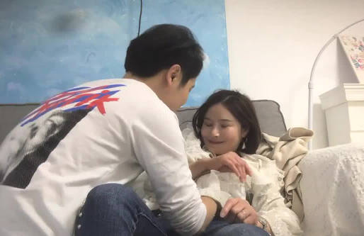 年少不知阿姨好03-26 辦公室激情！熟女秘書主動勾引，顏射高潮超誘惑