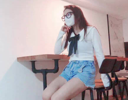 小可醉酒忆旧情 前男友深夜激情安慰