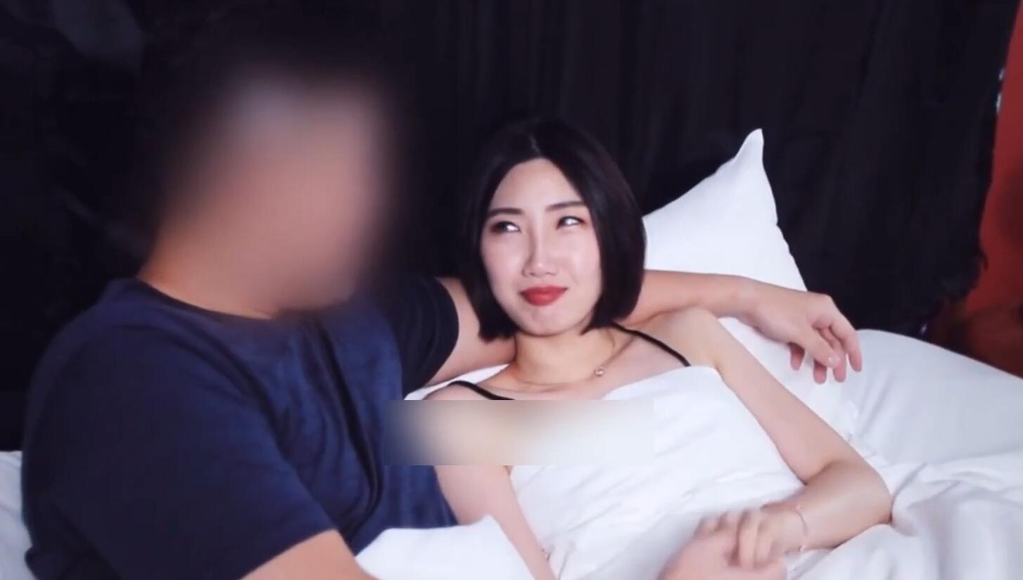 新婚夜娇妻破处实录 激烈交合湿身呻吟不断