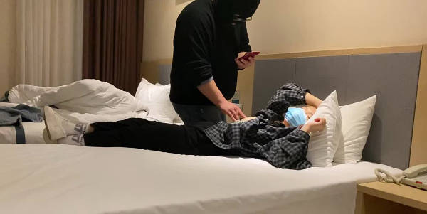 首饰店女销售被下药迷晕后遭多人轮番侵犯