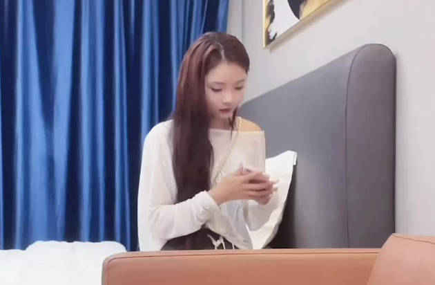 18岁嫩妹紧致初体验 粗暴深入娇喘连连