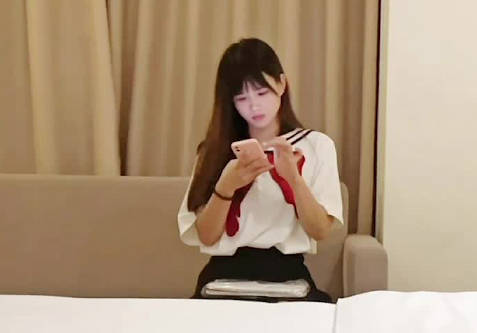小飛-課後秘密兼職學生妹 教室制服誘惑激情四射筷子腿蘿莉