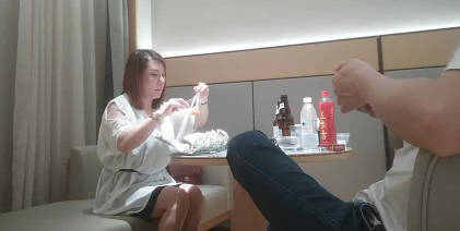 老马寻欢06-23 微信邂逅白皙人妻 秘密约炮实录
