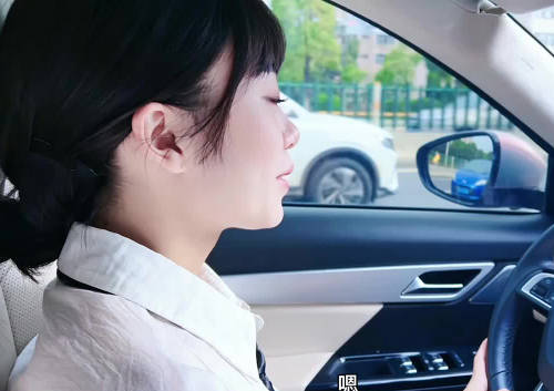 冷艳女秘书职场潜规则 老板办公室激情夜战