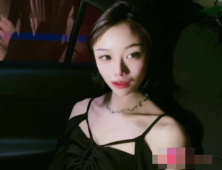 拜金女富豪車震實錄 濕身呻吟豪車內激情四射