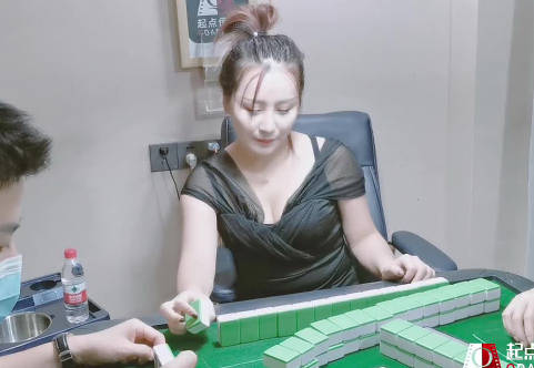 麻将少妇输光筹码被迫肉偿 债主当场验货疯狂输出