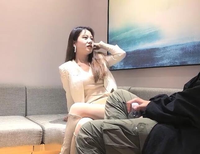 小宝寻花10-29 温婉人妻酒店偷欢实录，背德激情四射