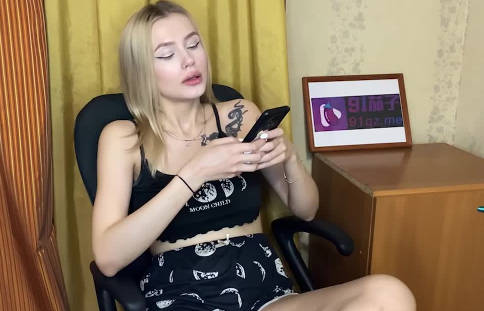 外送員意外收穫！金髮辣妹用身體抵餐費的激情夜晚