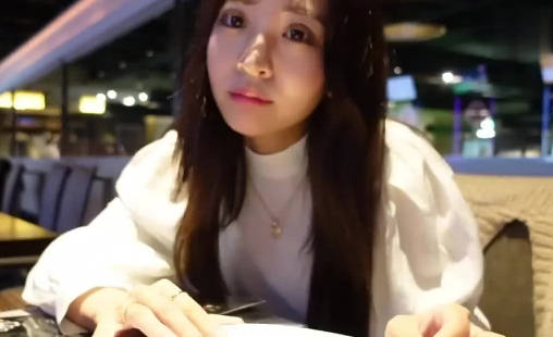 趁表哥熟睡偷偷口爆吞精 刺激背德快感喷发