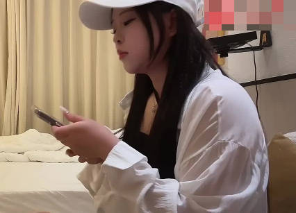 02年极品学生妹小飞 3000包夜超值体验