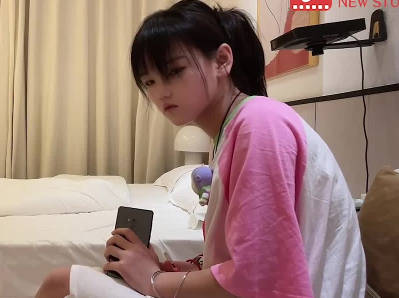 3000約的嬌蠻蘿莉被大叔強勢征服 從掙扎到哀求的極限體驗