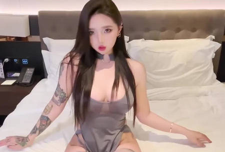 Chloe巨乳女神極致誘惑 白嫩胴體激情碰撞高潮連連