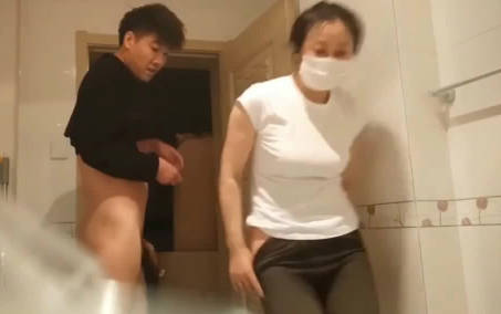 趁舅舅出門舅媽寂寞難耐 背德偷情速戰速決激情四射