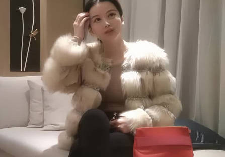 美甲店人妻偷閒時刻 蜂腰翹臀誘惑全開 慾望爆發的午後激情