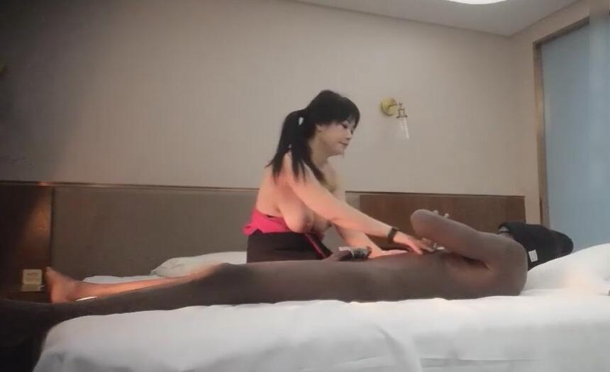 黑人巨根狂野征服白皙美乳 12分钟极致缠绵高潮不断