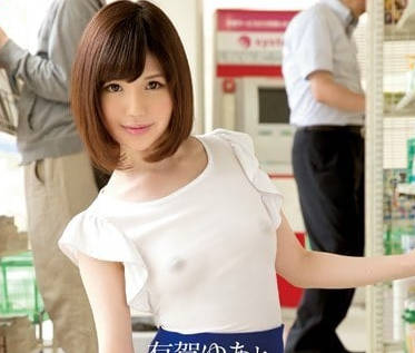 SNIS-490 真空約會失控中！和由愛共享女友の火辣三人行