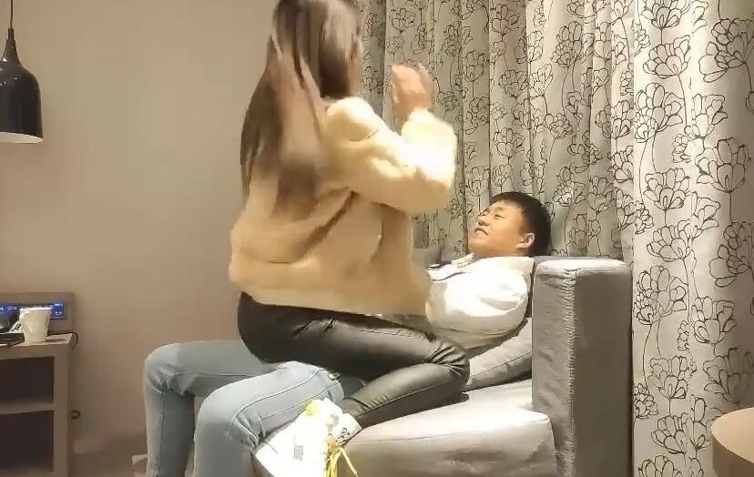 一屌极品01-17 办公室御姐饥渴难耐，主动骑乘夜夜索求