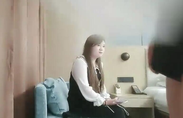 狼团探花01-14教室强制调教！学妹课后沦陷呻吟实录