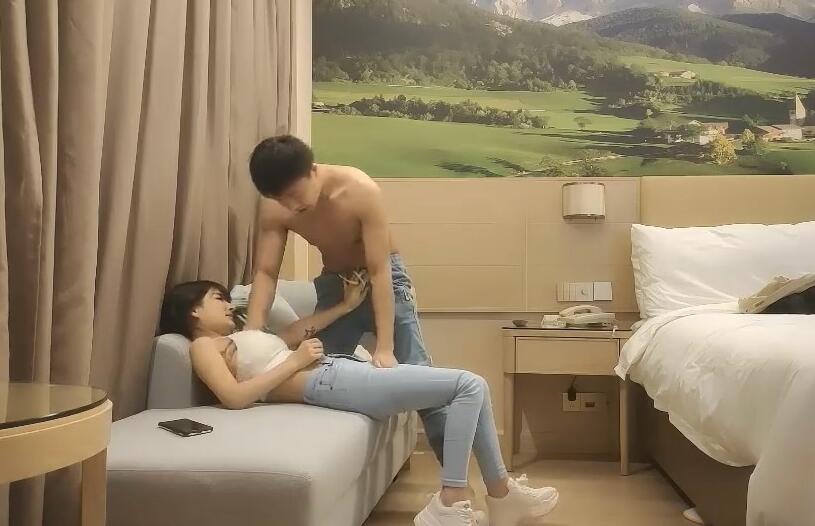一屌極品尋歡01-29 嬌小尤物濕身誘惑 深夜激情碰撞火花四濺