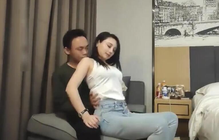 步宾探花02-04 职场黑丝御姐主动出击，办公桌激情制服诱惑