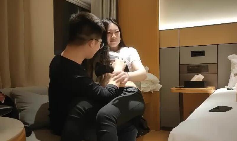 04-22课后补习失控 丰满学生妹勾引老师疯狂交欢