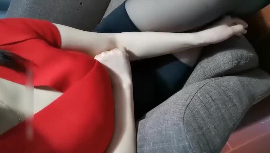 饥渴女邻居假借修水管 骑乘狂摇高潮迭起