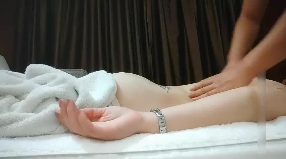 04-07贵妇精油SPA 丰腴美熟女湿身推油诱惑大戏