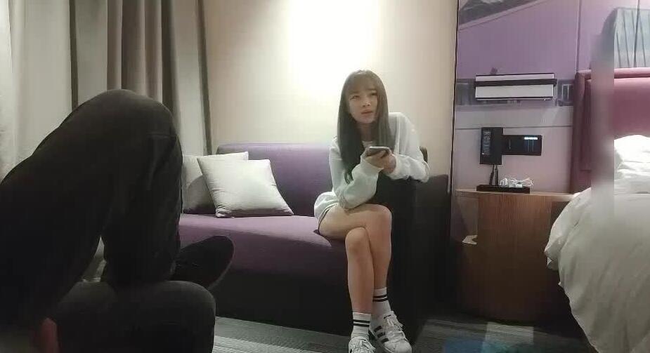 寻花探穴04-30清纯辣妹野外湿身调教，大胆露出羞耻play
